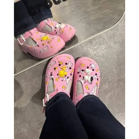 Women Size 9 CROCS x Peanuts Mary Jane Clog Pink - Men’s Size 7 - Picture 5 of 5